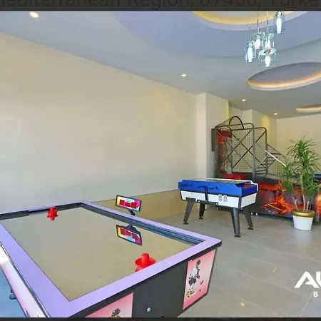 5 Stars Compound With Private Garden, Near The Sea *