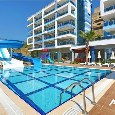 5 Stars Compound With Private Garden, Near The Sea אלאניה