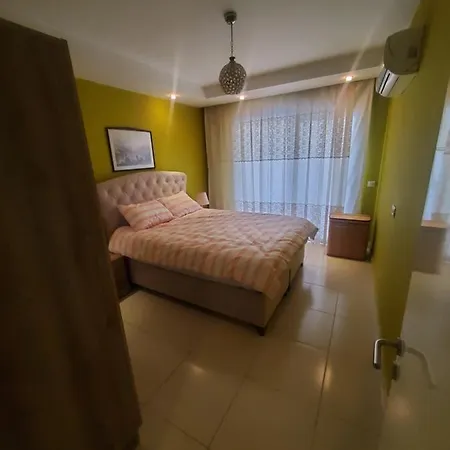 5 Stars Compound With Private Garden, Near The Sea *