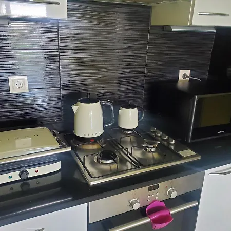 דירה 5 Stars Compound With Private Garden, Near The Sea *