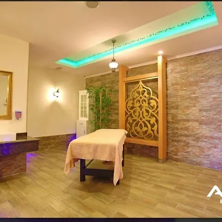 5 Stars Compound With Private Garden, Near The Sea אלאניה