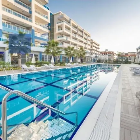 5 Stars Compound With Private Garden, Near The Sea דירה