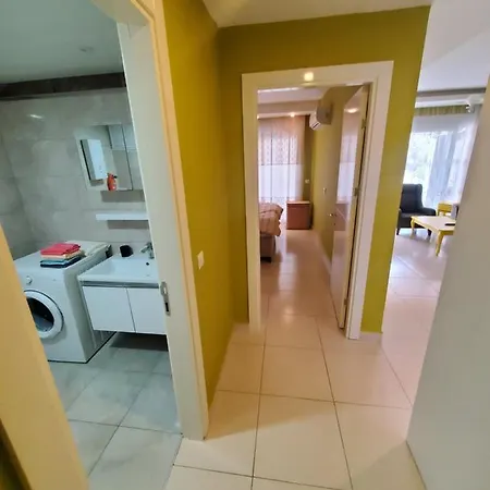 5 Stars Compound With Private Garden, Near The Sea דירה *