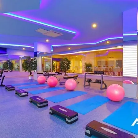 דירה 5 Stars Compound With Private Garden, Near The Sea