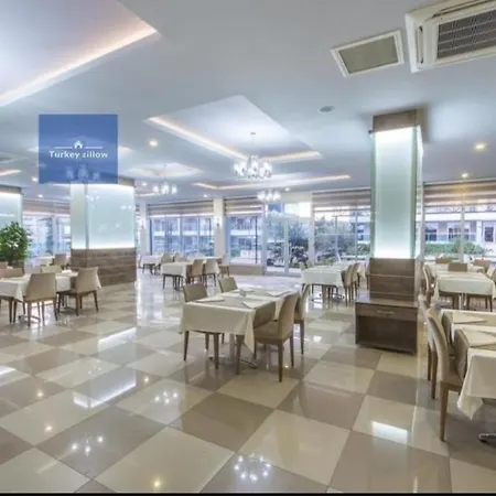 5 Stars Compound With Private Garden, Near The Sea אלאניה