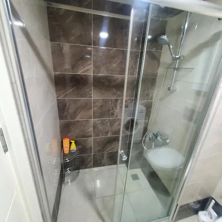 דירה 5 Stars Compound With Private Garden, Near The Sea אלאניה
